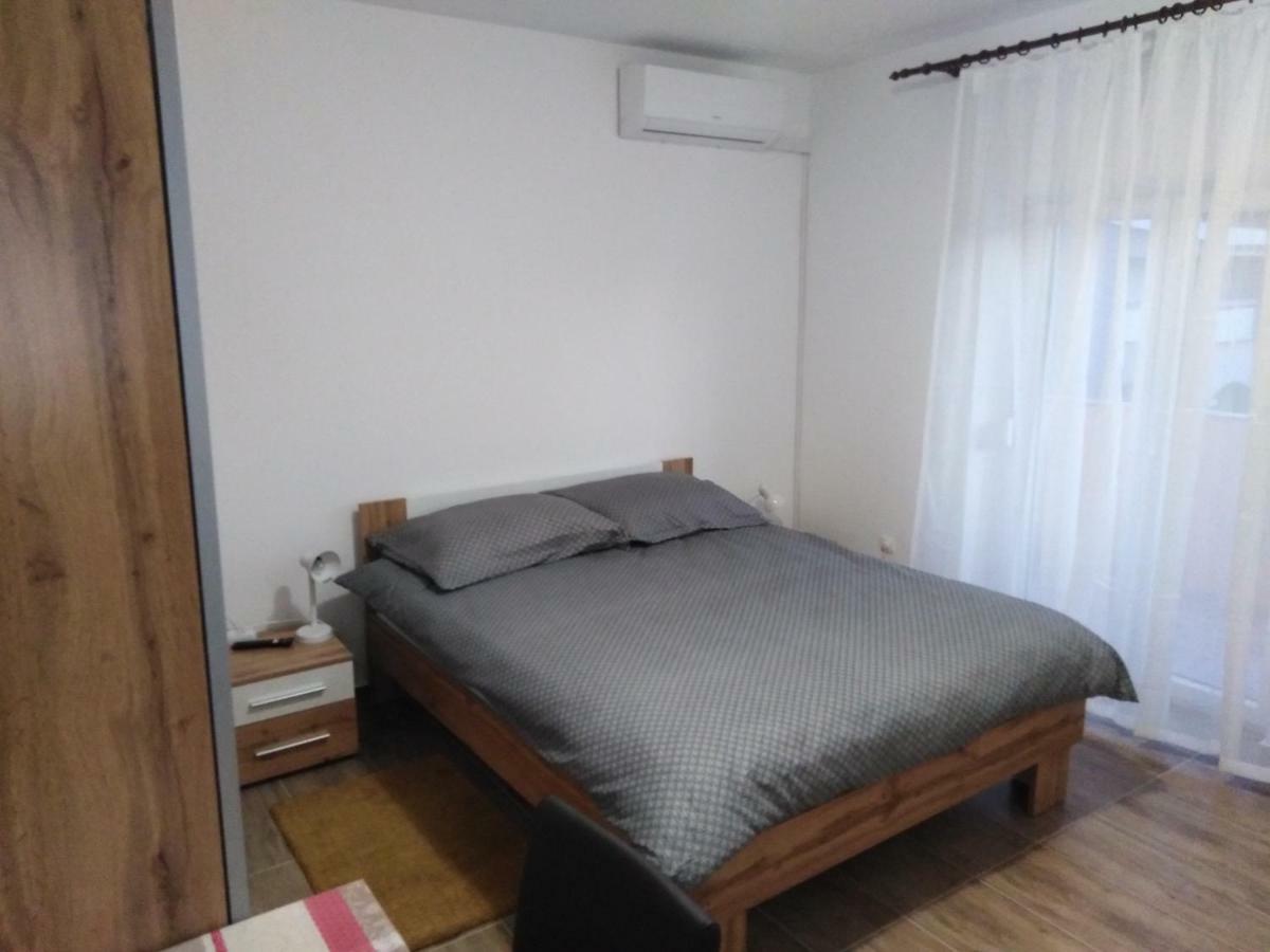 Apartments Nediljko & Mila Zadar Bagian luar foto